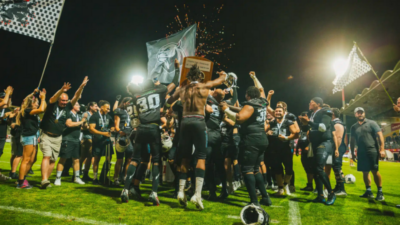 Les Black Panthers remportent le 28ème Casque de Diamant et conservent leur titre de champions de France de D1 Élite.  